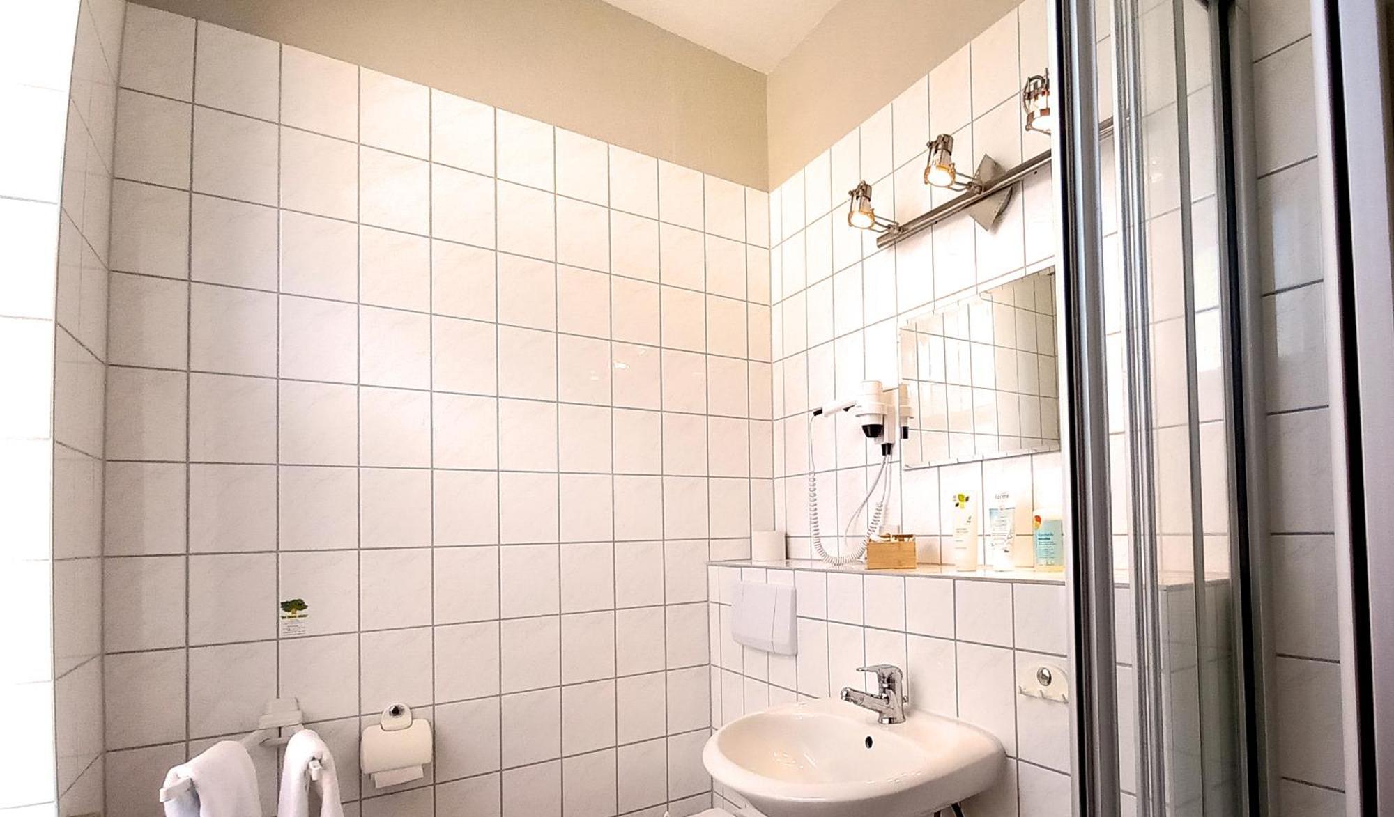 Triskele Haus - Oekologisches Gaestehaus Der Heilstaette Strelitz Neustrelitz Phòng bức ảnh